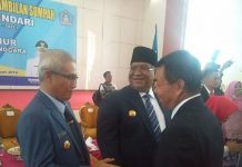 Keakraban Ali Mazi dan Lukman Abunawas di Pelantikan Sulkarnain