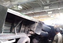 Kapal Roro Jurusan Kolaka-Bajoe Dihantam Ombak, Beberapa Truk Terbaring