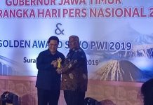 Erick Thohir Beri Penghargaan ke Ali Mazi dan Lukman Abunawas