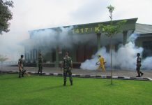 Cegah Penyebaran DBD, Kodim 1417/ Kendari Lakukan Fogging Sekitar Asrama