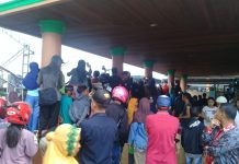 Demi Melihat Jokowi Secara Langsung, Warga Panjat Pagar Masjid