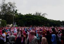 Ribuan Emak-emak Pendukung Prabowo-Sandi di Kendari Gelar Senam Akal Sehat