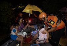 Ibu Hamil, Bayi dan Pasien Operasi Dievakuasi dari Kepungan Banjir Kendari