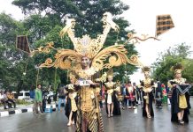 Ikuti Karnaval Budaya HUT Sultra, Muna Tampilkan Ikon Kaghati (Layang-layang)