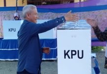 Lukman Abunawas Mencoblos Pagi di Konawe, Ali Mazi Menyusul Siang di Kendari