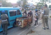 Satpol PP Kota Kendari Bagikan 500 Paket Takjil