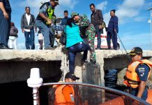 Tim Basarnas Kendari Evakuasi Penumpang Kapal Mati Mesin di Perairan Lasalimu