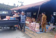 Korban Banjir Lepolepo Terima Bantuan Sembako dari Polda Sutra
