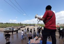 Warga Desa Motui Tutup Akses Jalan Hauling PT OSS, Aktivitas Lumpuh Total