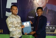 Febri Hidayat Ambil Berkas Pendaftaran Pada Empat Parpol