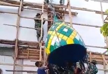 Satgas TMMD Pasang Kubah Masjid Masiri Busel