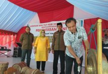 Hadiri Gelar Pentas Seni di Muna, Dirjen Kemensos Harap Generasi Muda Cinta Kearifan Lokal