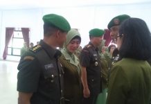 Saat Sertijab, Istri Dandim Kendari Menangis