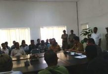 Aksi Makelar Minyak di Buton, Antri di SPBU Gunakan Motor Rakitan dan Mobil