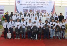 Gandeng IZI Sultra, PT Antam Salurkan Beasiswa Kepada Siswa Duafa di Kolaka