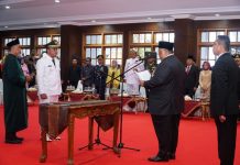 Dilantik sebagai Bupati Busel, Ali Mazi Minta Arusani Bekerja Keras