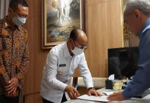 Bupati Konsel Tandatangani NPH PJUTS 3000 Unit