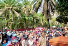 Kesal Tidak Mendapatkan Minyak Goreng, Emak-Emak Mencak-mencak di Kantor Bulog