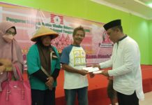 KKSS Sultra Bersama PW IWSS Sultra Beri Santunan kepada Ratusan Kaum Duafa