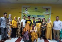 Golkar Kendari Buka Puasa Bersama Sekaligus Bagi Bingkisan ke Pengurus Partai