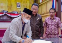 Wagub Sultra Lukman Abunawas Tandatangani Naskah Persetujuan Bersama APBD 2021
