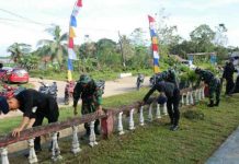 Personil Brimob Polda Sultra dan TNI Gelar Bhakti Sosial di Konsel