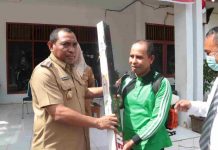 BNI Baubau Serahkan Bantuan Alat Pemotong Rumput ke Petugas TPU