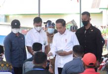 Presiden Jokowi Serahkan BSU Bagi Peserta BPJS Ketenagakerjaan di Baubau dan Buton