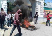 Tersangka Dituntut 1 Tahun Penjara, Keluarga Korban Jesfira Demo di Kejari Raha