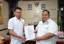 Genjot Pertumbuhan Ekonomi Pelaku UMKM, Kadin Sultra Serahkan SK Pengurus Kadin Bombana