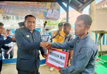 Pelaku IKM dan PKL di Kota Baubau Terima Bantuan Sarpras Perdagangan dan Perindustrian