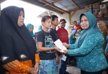 TP PKK Baubau Serahkan Bantuan Korban Kebakaran di BWI