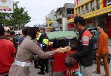 Polres Baubau Bersama Awak Media Berbagi Takjil