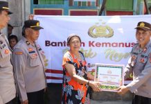 Polres Baubau Bagikan Bantuan Sosial ke Warga Kecamatan Betoambari