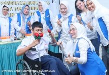 IWAPI Sultra Gelar Pelatihan Pembuatan Bunga Hias di SLBN 2 Kendari