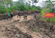 Warga Desa Marga Karya Bersyukur Kodim 1429/Butur Bangun Jalan Usaha Tani