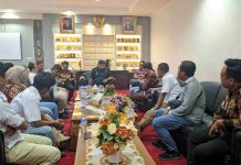 Komitmen Dukung Peningkatan Kompetensi Wartawan, Monianse Diganjar Penghargaan dari PWI Baubau