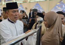 ASR Salurkan 150.000 Paket Sembako di Kota Kendari